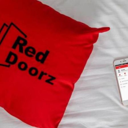 Reddoorz Plus @ Setiabudi Barat Джакарта Экстерьер фото