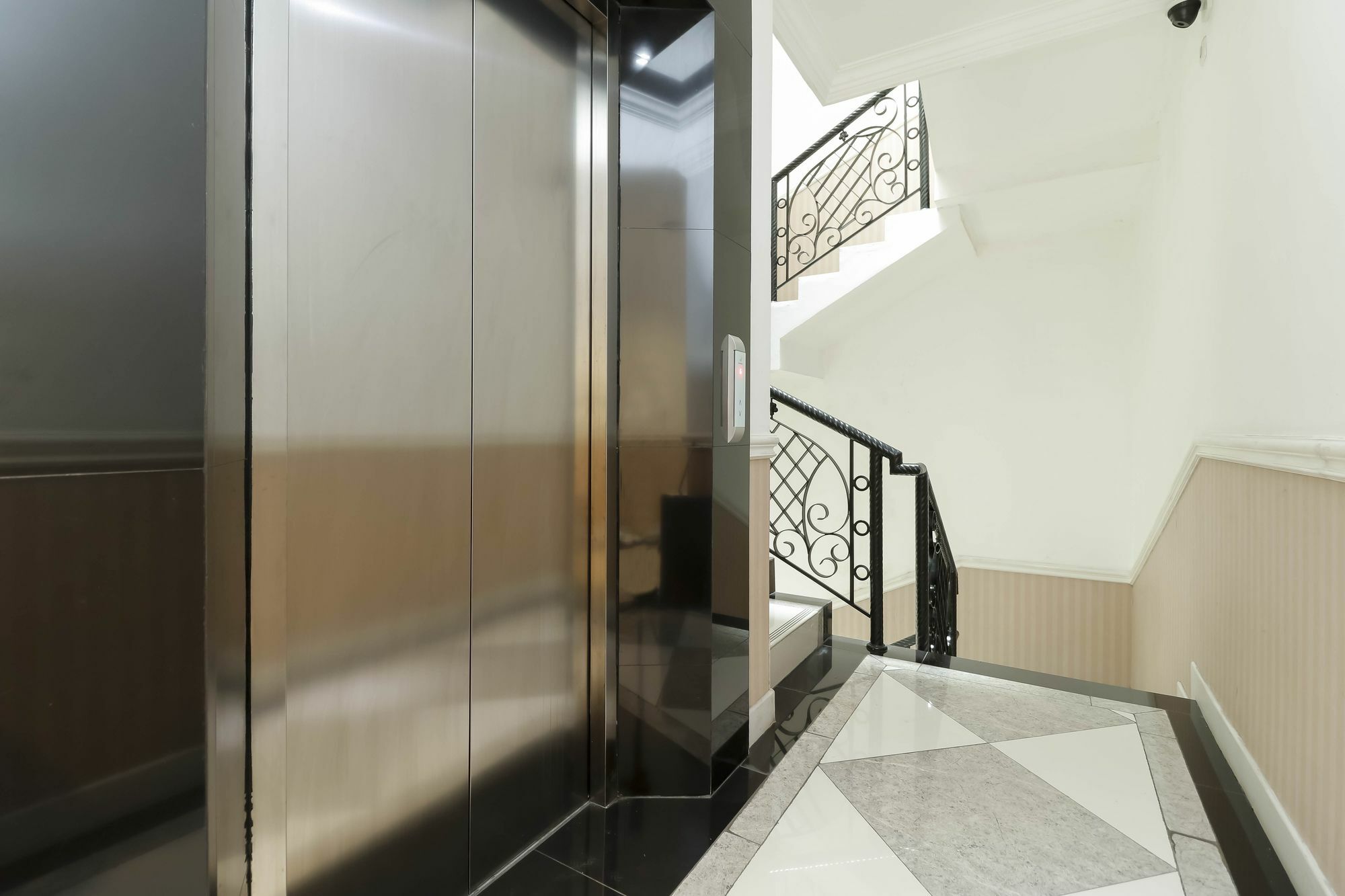 Reddoorz Plus @ Setiabudi Barat Джакарта Экстерьер фото