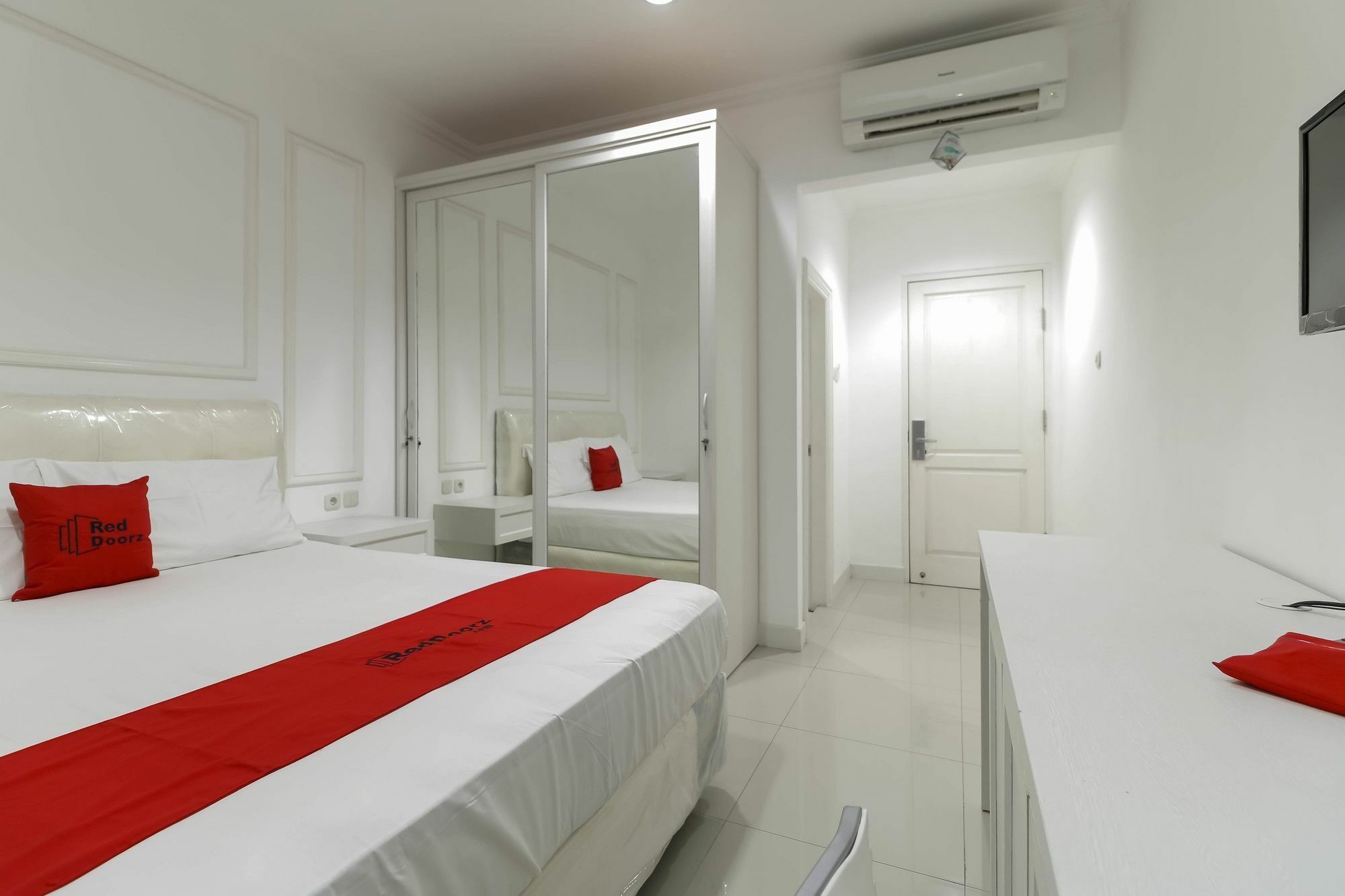 Reddoorz Plus @ Setiabudi Barat Джакарта Экстерьер фото
