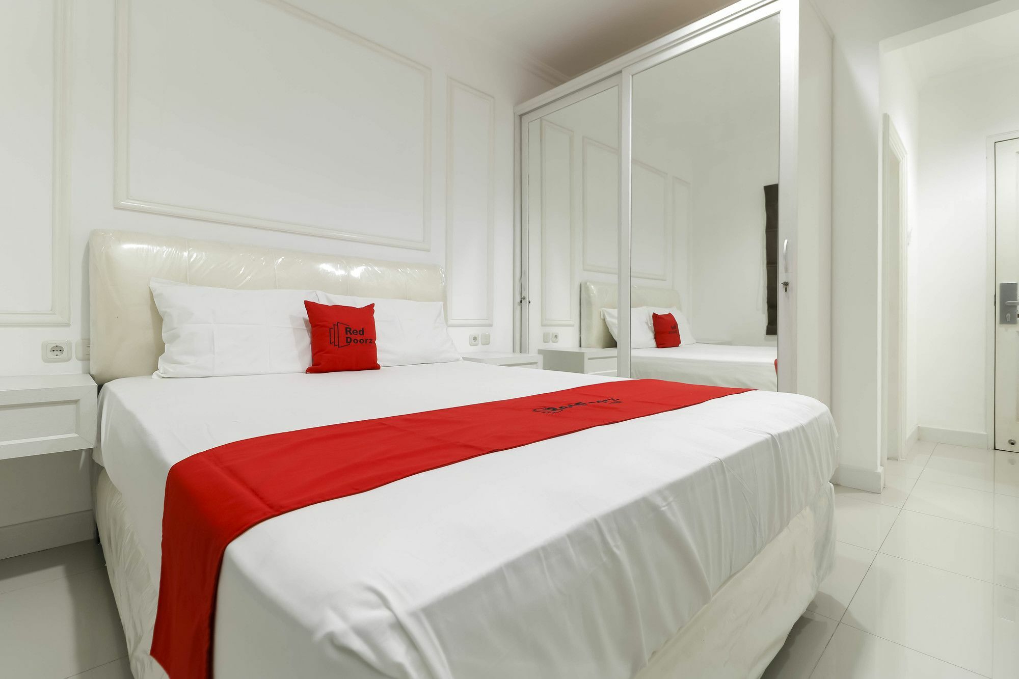 Reddoorz Plus @ Setiabudi Barat Джакарта Экстерьер фото