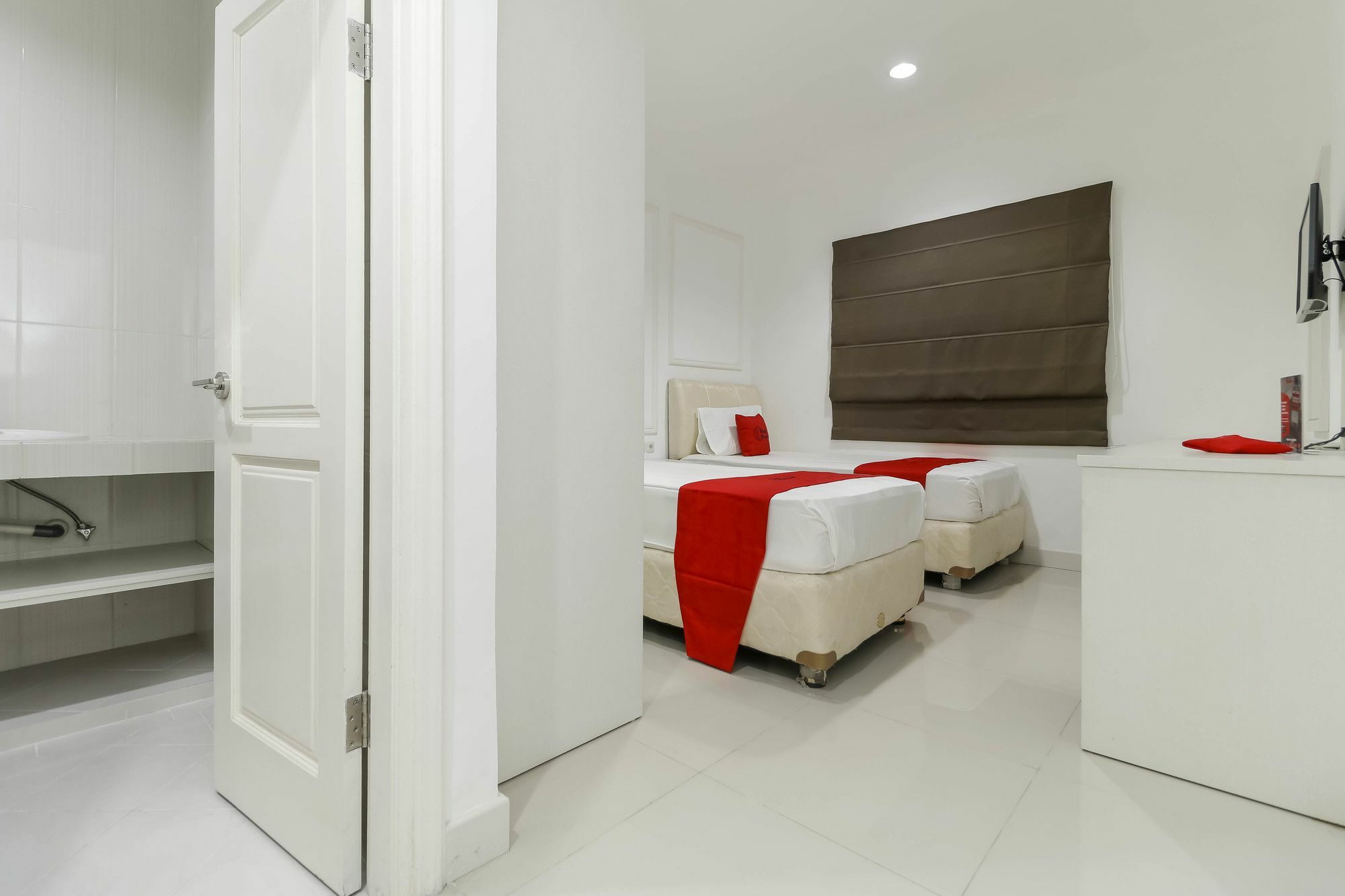 Reddoorz Plus @ Setiabudi Barat Джакарта Экстерьер фото