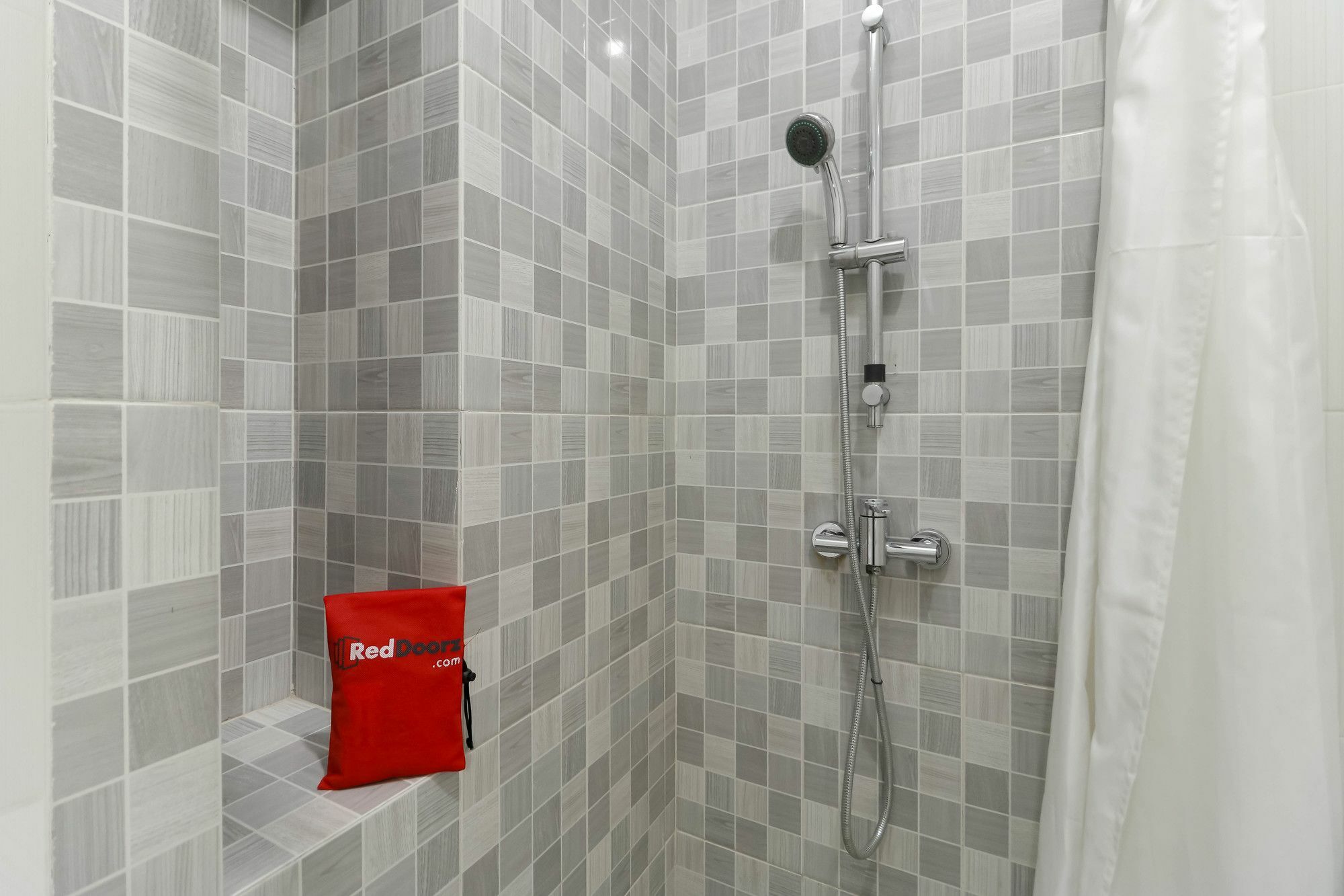 Reddoorz Plus @ Setiabudi Barat Джакарта Экстерьер фото